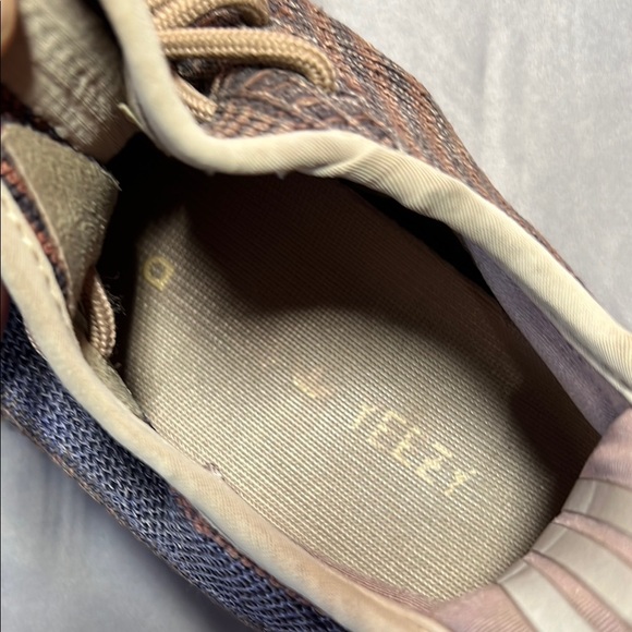 Yeezy Boost 350 v2 unisex UK size 4 brown/ blue us 4 1/2 used - Picture 8 of 16